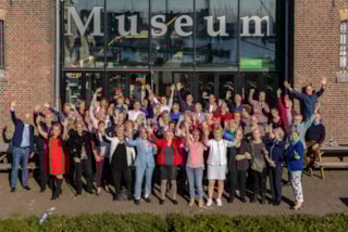 De medewerkers van het museum bij het 25-jarig bestaan in april 2019.
