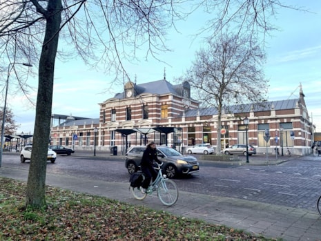 Het stationsgebouw in Hoorn