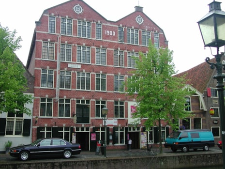 gevel museum in de oude kaaspakhuizen Bierkade